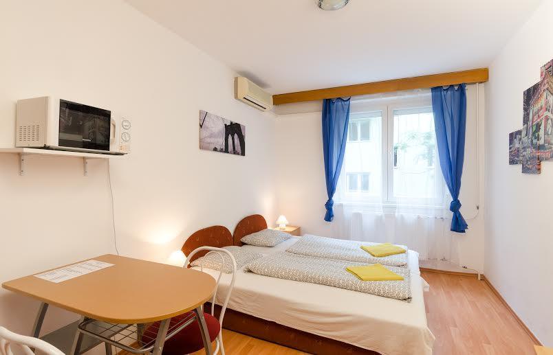 Young Center Budapeszt